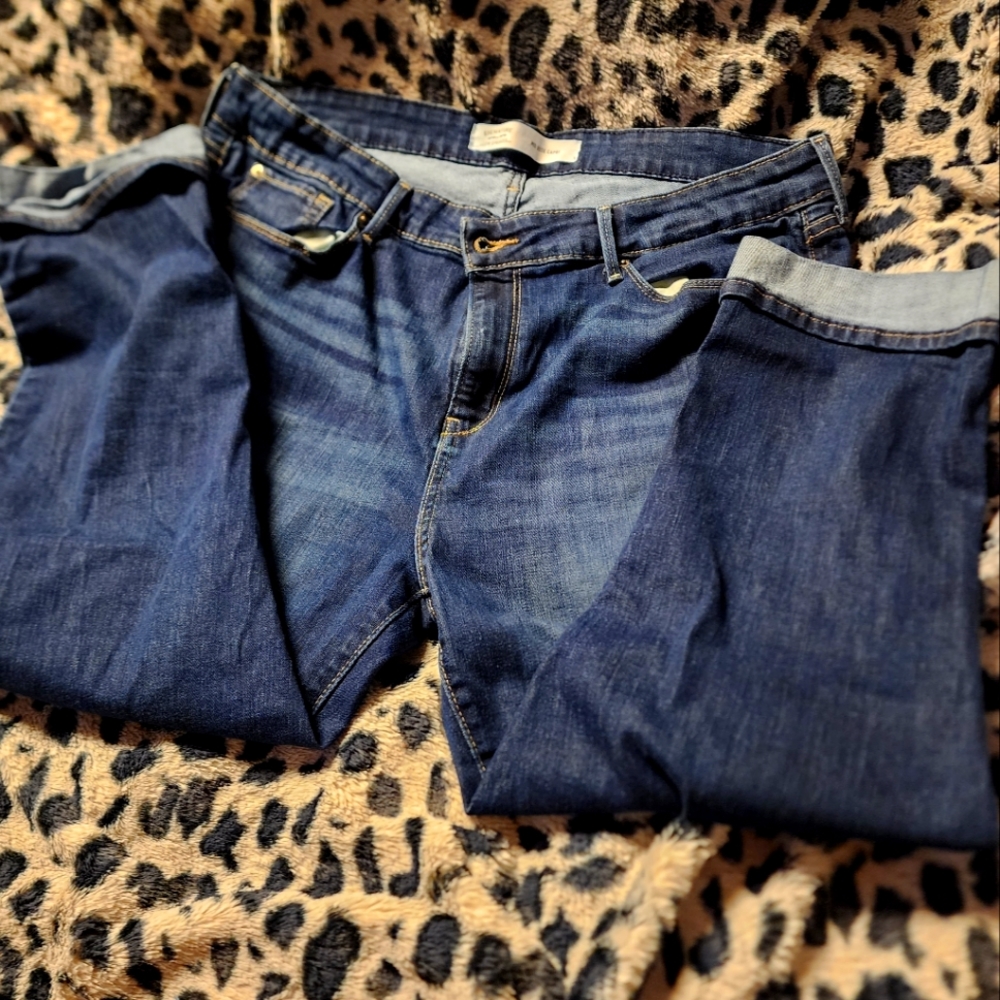 Levi's mid rise capris